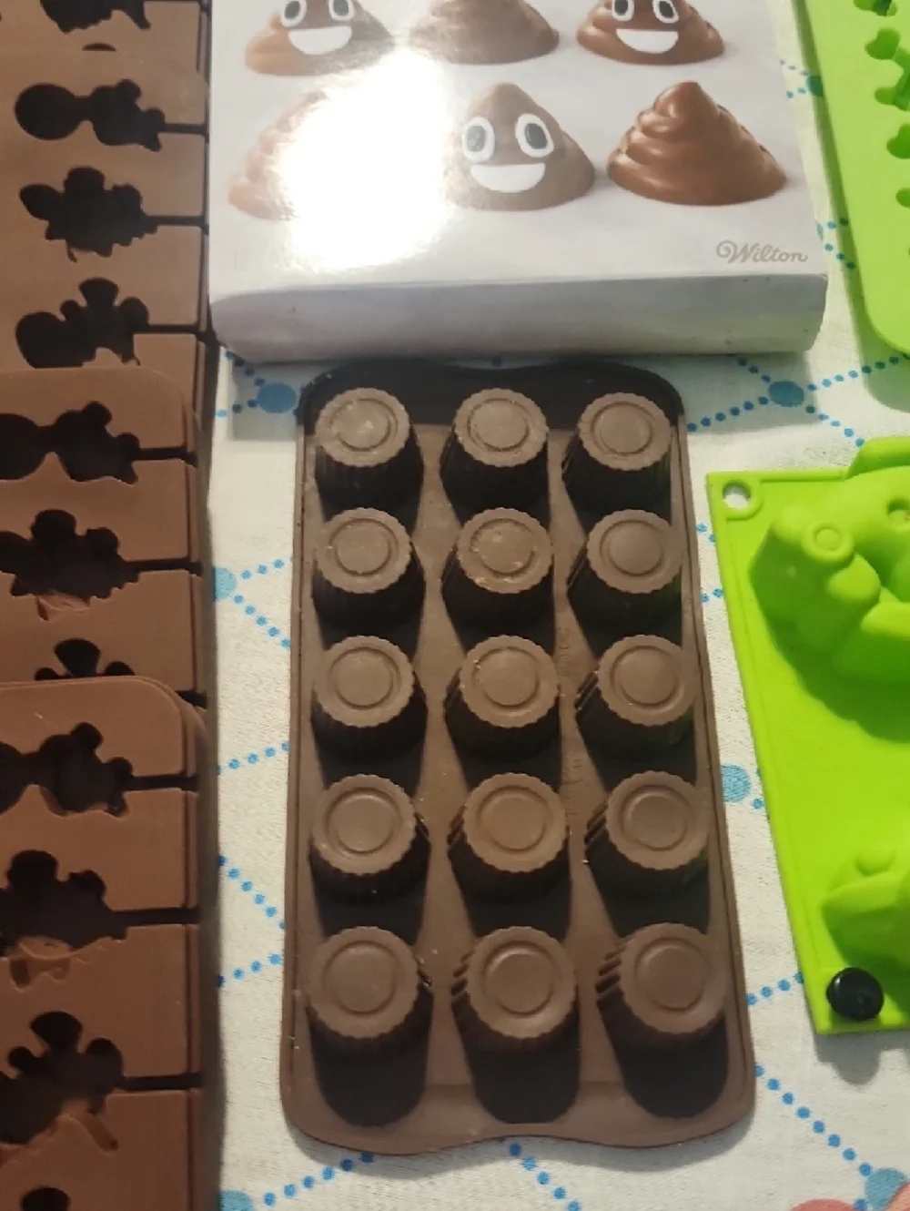 Silicone Party Baking Molds - Brown & Lime Green